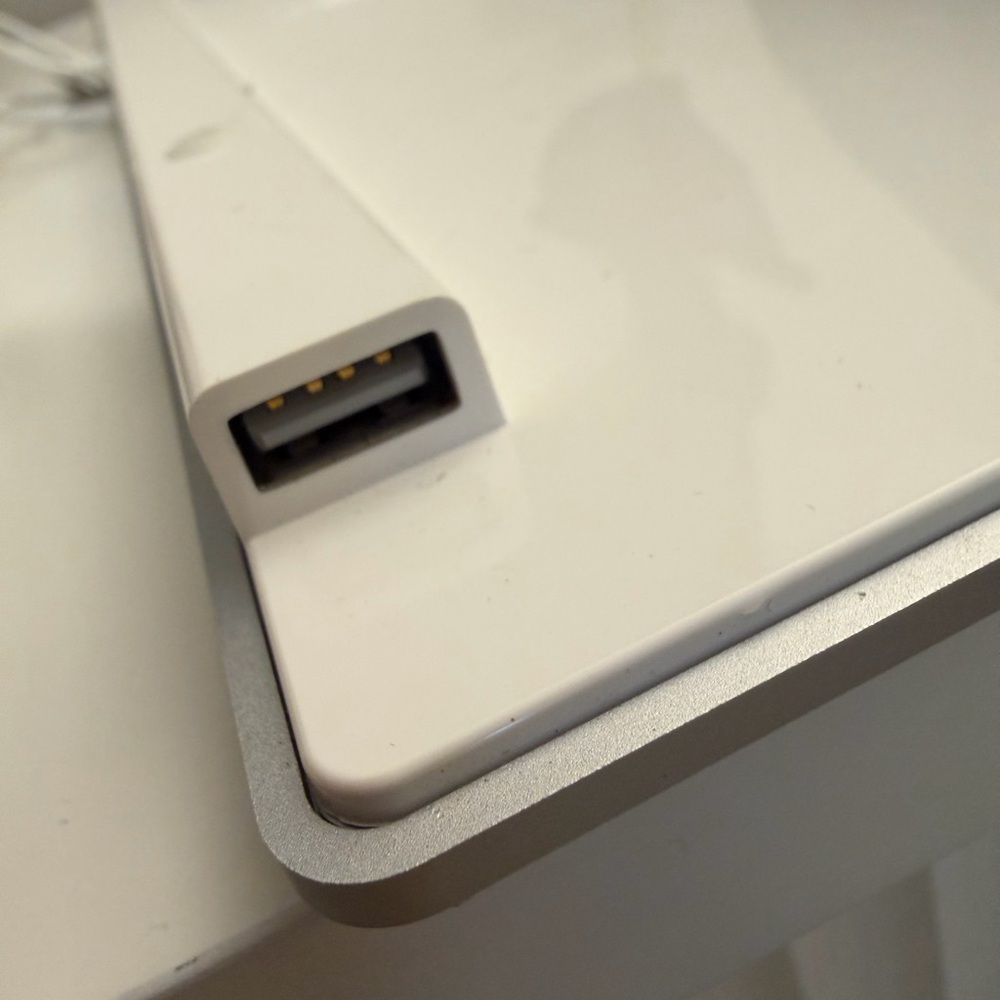 Apple Wired Keyboard with Numeric Keypad Compatible - Picture 9 of 9